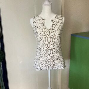 Elegant Sleeveless White and Gold Tank Top